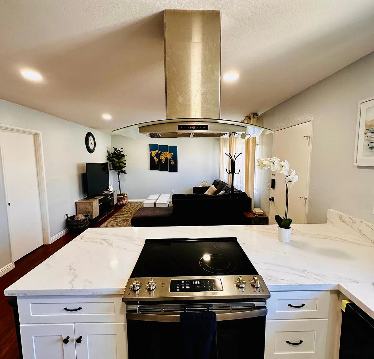 2 bed, 900 sqft, $2,500 — Photo 1