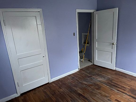 5th image of 3722 Mason Ave