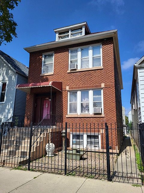 1st image of 2458 W 46th St