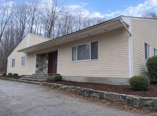 9 Jim Ln, Putnam Valley, NY 10579