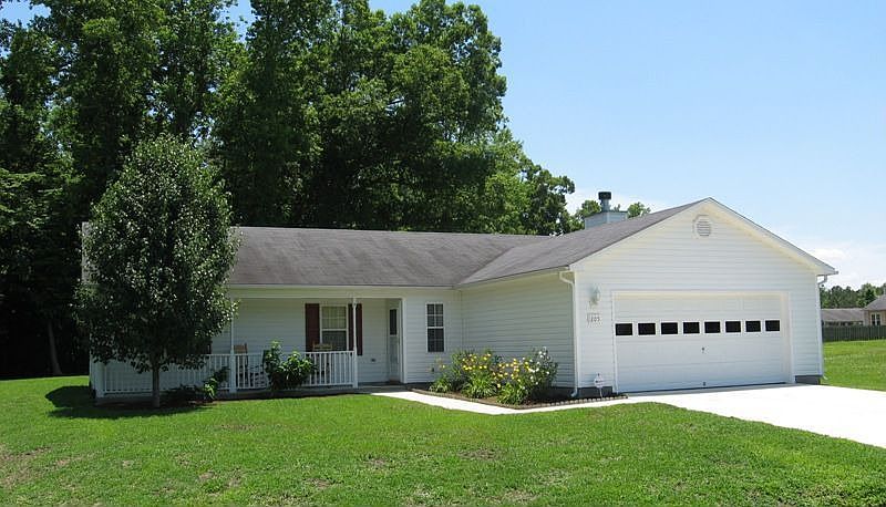 205 Auburn Ct