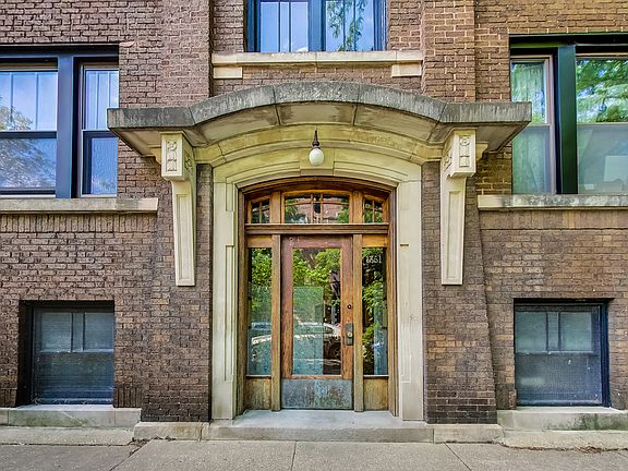 3rd image of 1349 W Rosemont Ave #3