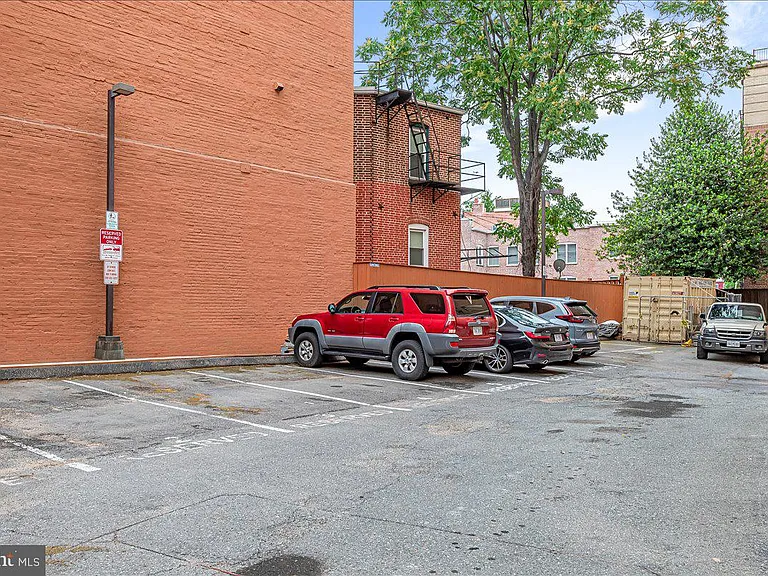 1830 17th St NW #103 — Photo 33