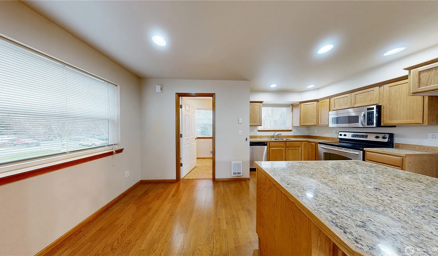 2 bed, 2.5 bath, 1405 sqft, $2,150 — Photo 3