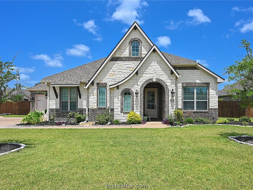 1st image of 1928 Spanish Moss Dr