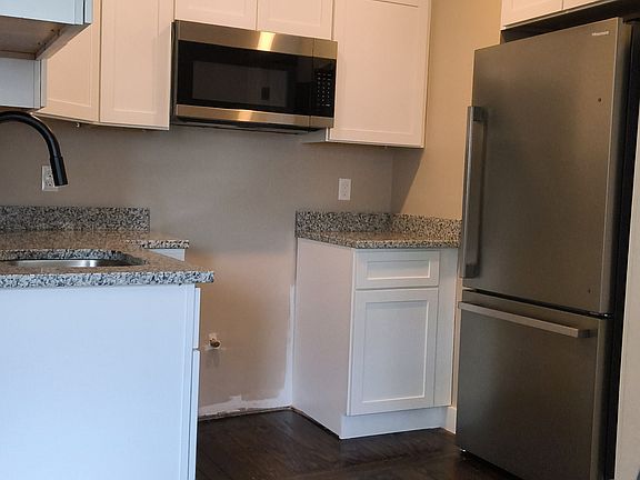 2nd image of 913 Rodman St #2S