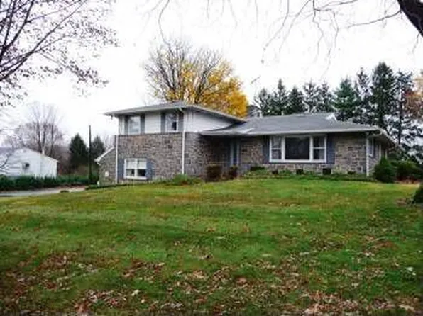 92 W Mount Kirk Ave, Eagleville, PA 19403