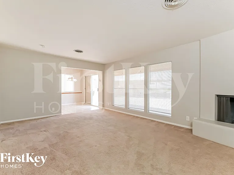 518 E Fairway Rd — Photo 6