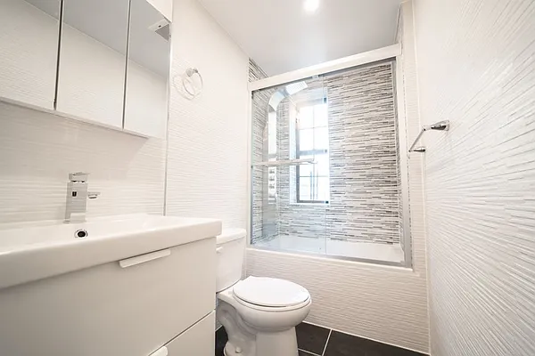 Rented by Heritage Capital Management LLC | media 31