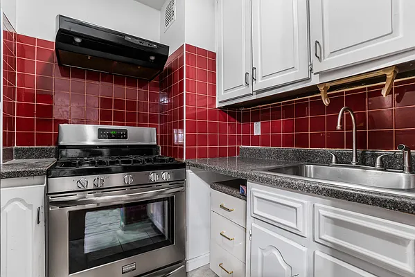 Rented by Prime Realty | media 7
