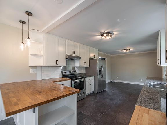3rd image of 3073 Arbor Dr