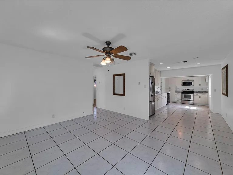 1906 NW 45th Ct — Photo 7