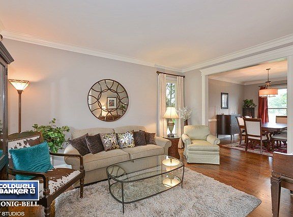 5th image of 26W441 Pinehurst Dr