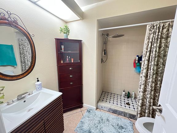 5th image of 5265 E Bay Dr APT 913