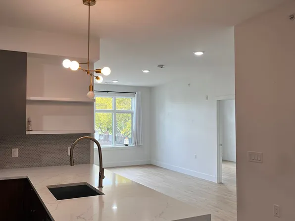 276 Duncan Avenue image 12 of 15