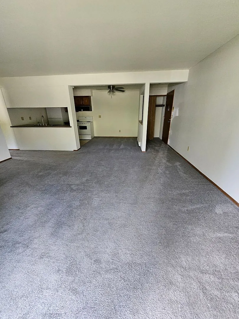 Building Photo - 1385 Meadowcreek Dr