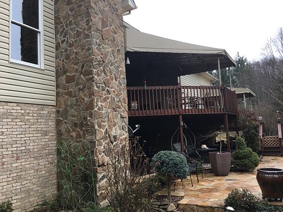 Rear at canvass covered deck