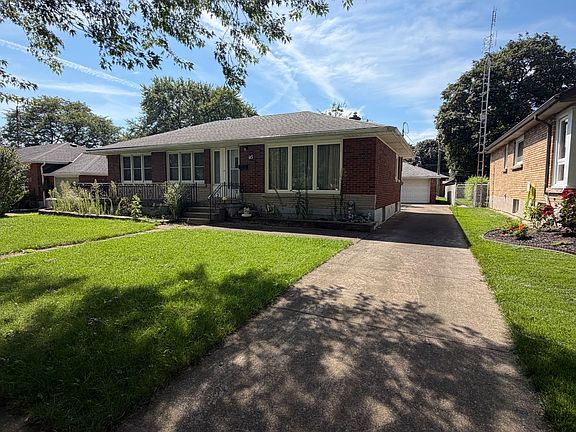 3rd image of 43 Barron St