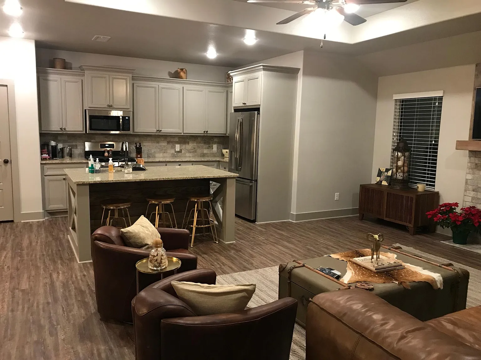 3 bed, 1933 sqft, $2,100 — Photo 2