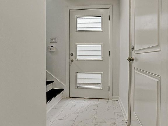 2nd image of 2718 Anita St