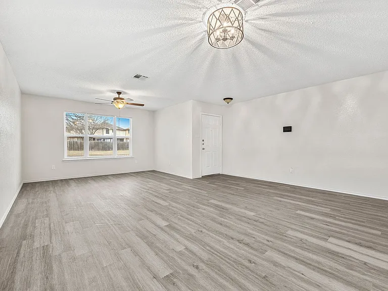 1005 Judy Ln — Photo 15