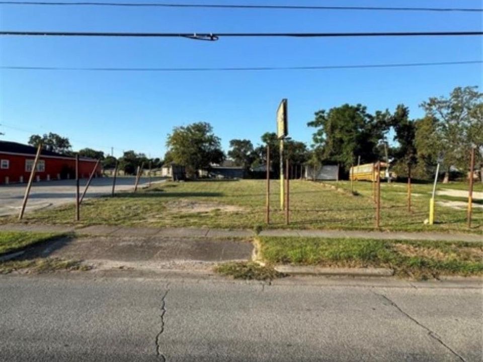 1st image of 8021 Harrisburg Blvd