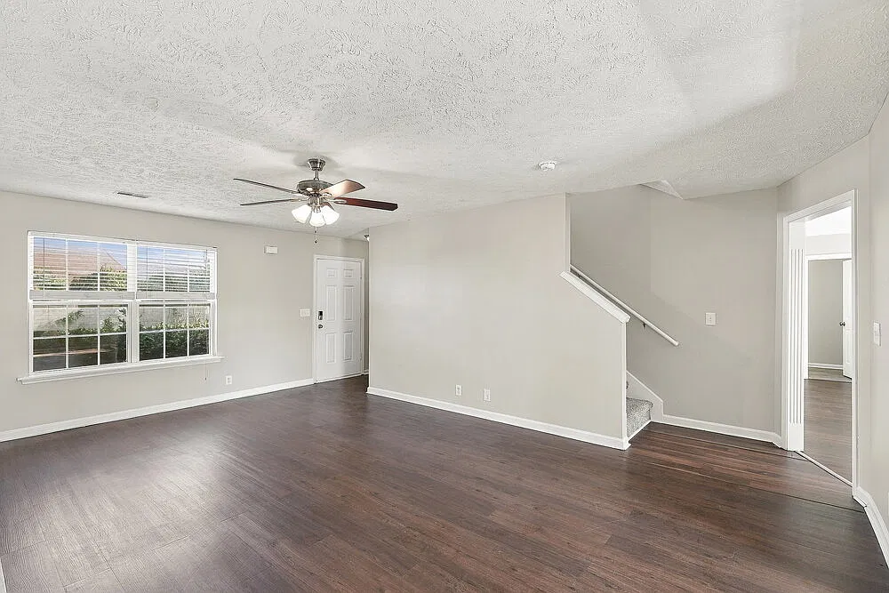 3 bed, 2.5 bath, 2094 sqft, $2,390 — Photo 4