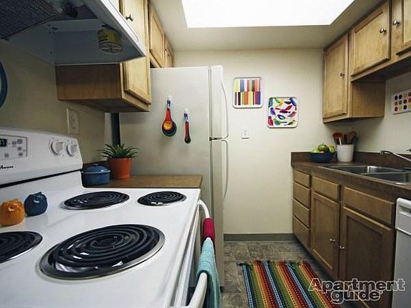 3rd image of 6654 Lakeside Dr APT 318F