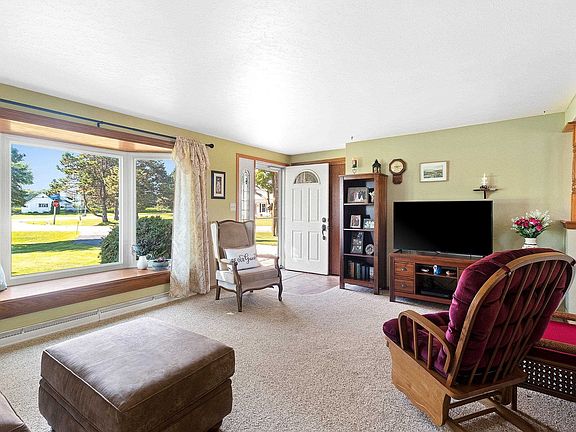 3rd image of 5091 Caledonia Dr