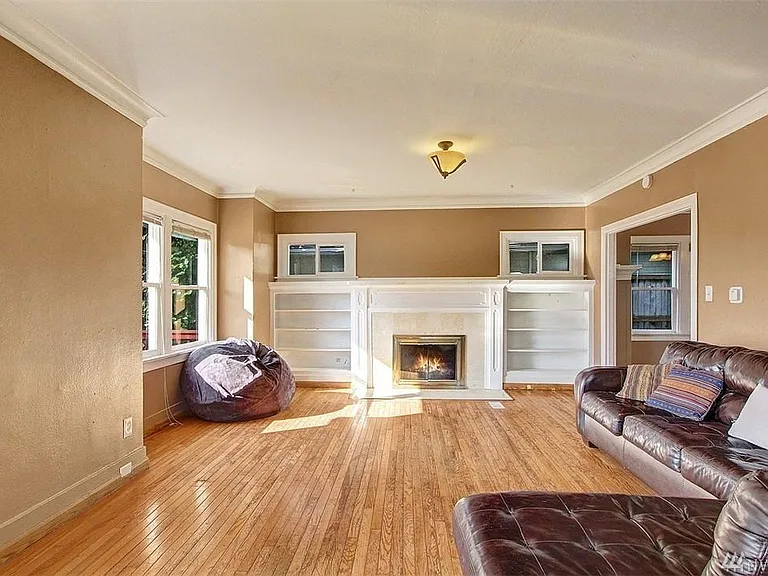 5514 11th Ave NE — Photo 2