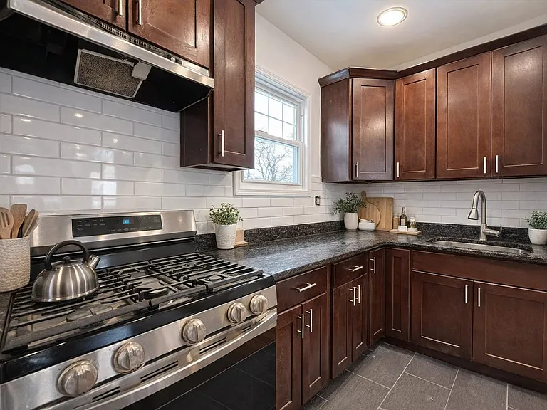142 Autumn Ave #1 — Photo 9