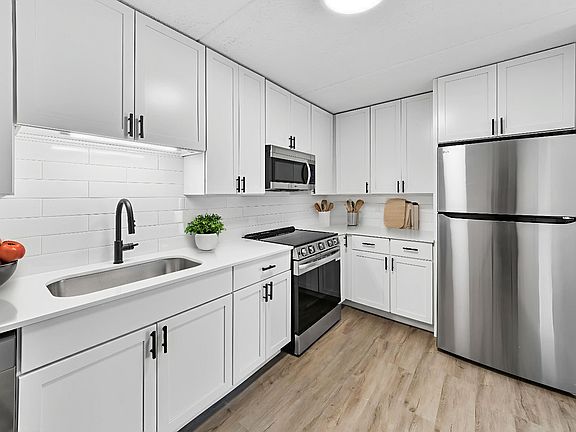 2nd image of 1770 1st St APT 605