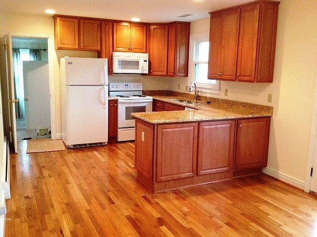 2nd image of 2206 Sommie Ln