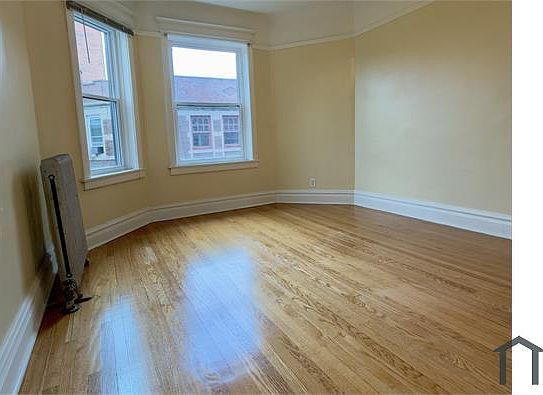 2nd image of 832 E Hyde Park Blvd Unit 3