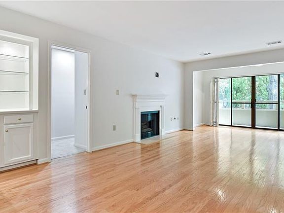 4th image of 25110 Plantation Dr NE