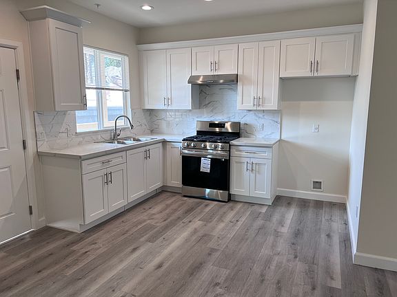 3rd image of 11302 Morrison St #8