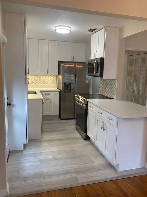 360 E Kings Way — Photo 3