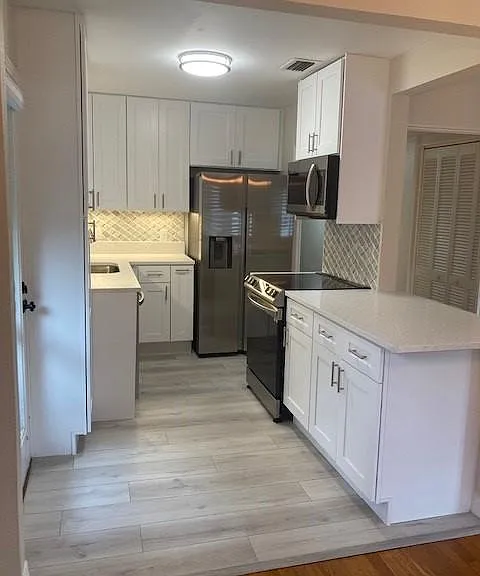 360 E Kings Way — Photo 3