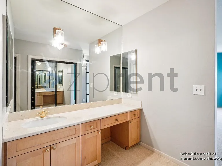 1350 California St #304 — Photo 9