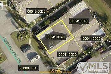3rd image of 15562 Crystal Lake Dr