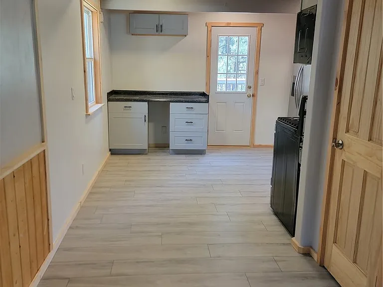 221 Imperial Ave — Photo 5