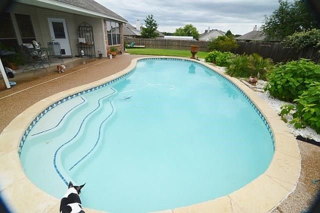 STUNNING PLAY POOL WITH A POLARIS CLEAN SYSTEM