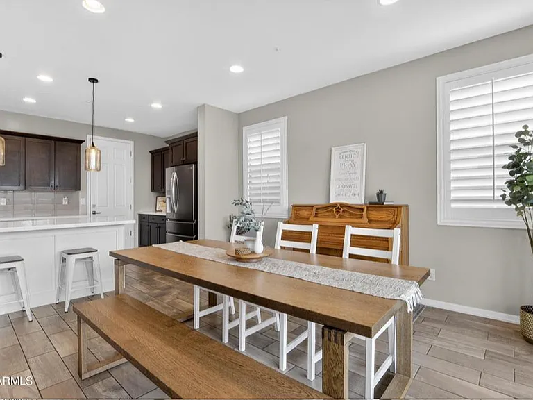 2419 W Gloria Ln — Photo 14