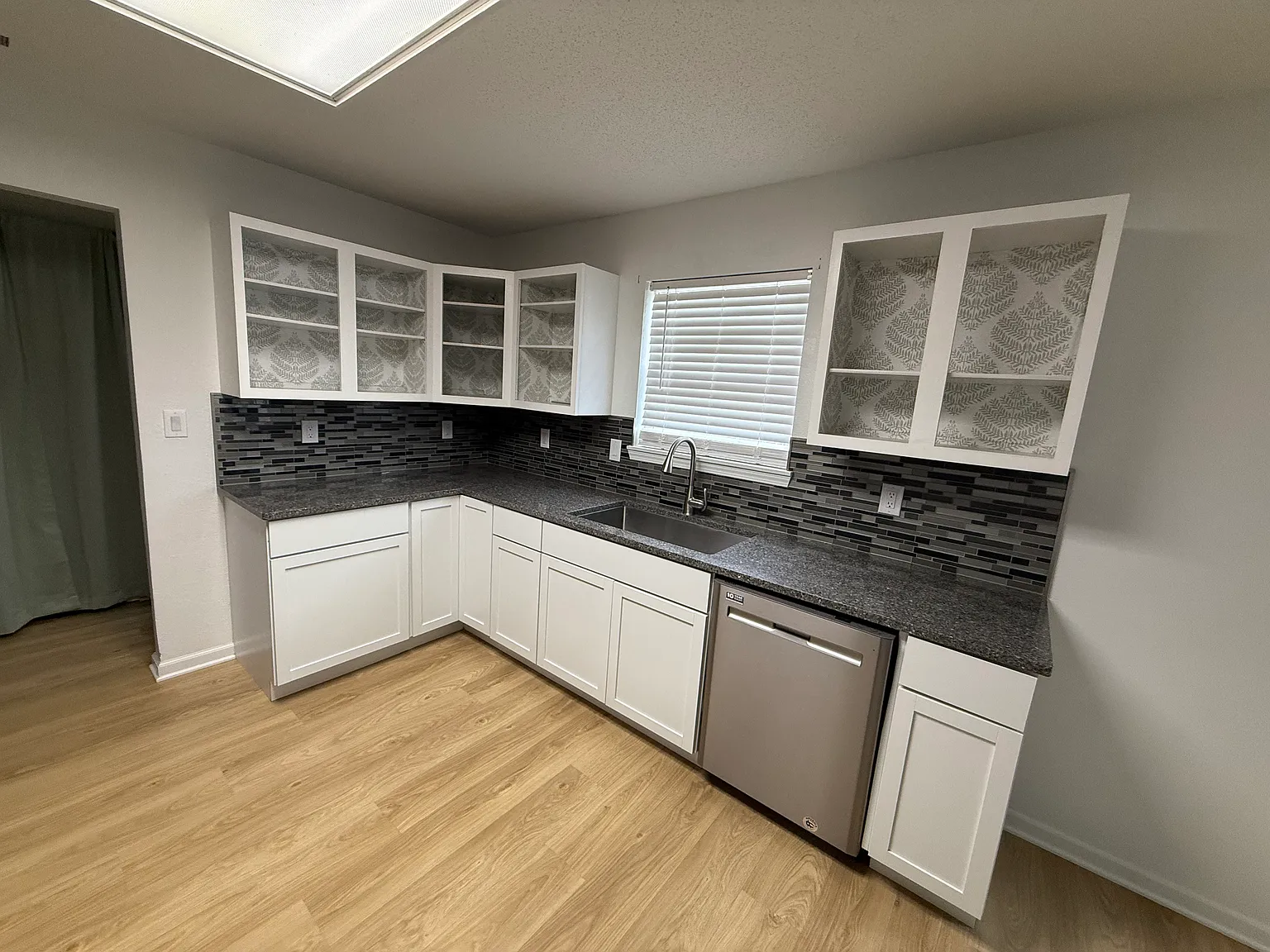 3 bed, 1920 sqft, $1,950 — Photo 4