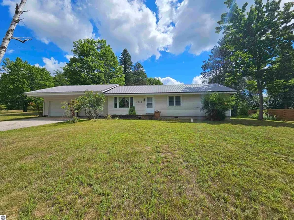 5095 N Crosby Rd, Cadillac, MI 49601