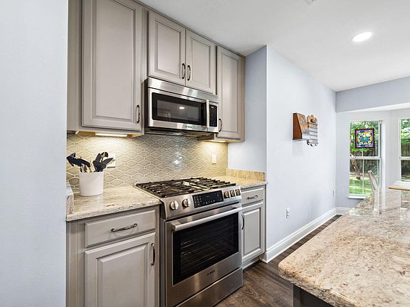 4th image of 4552 Knollwood Ln