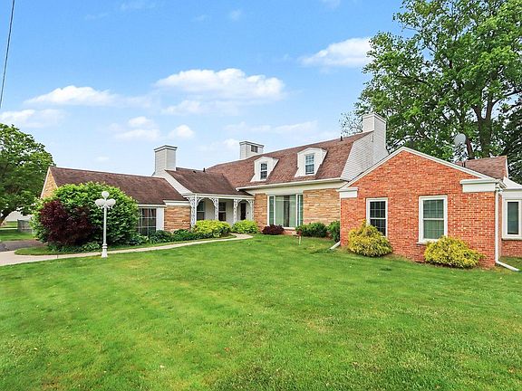 4th image of 140 Meadowwood Ct