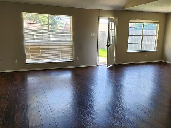3rd image of 7119 Tara Dr