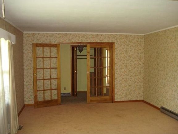 4th image of 100 Horseshoe Dr