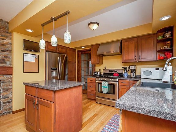 3rd image of 602 Elm Ave W